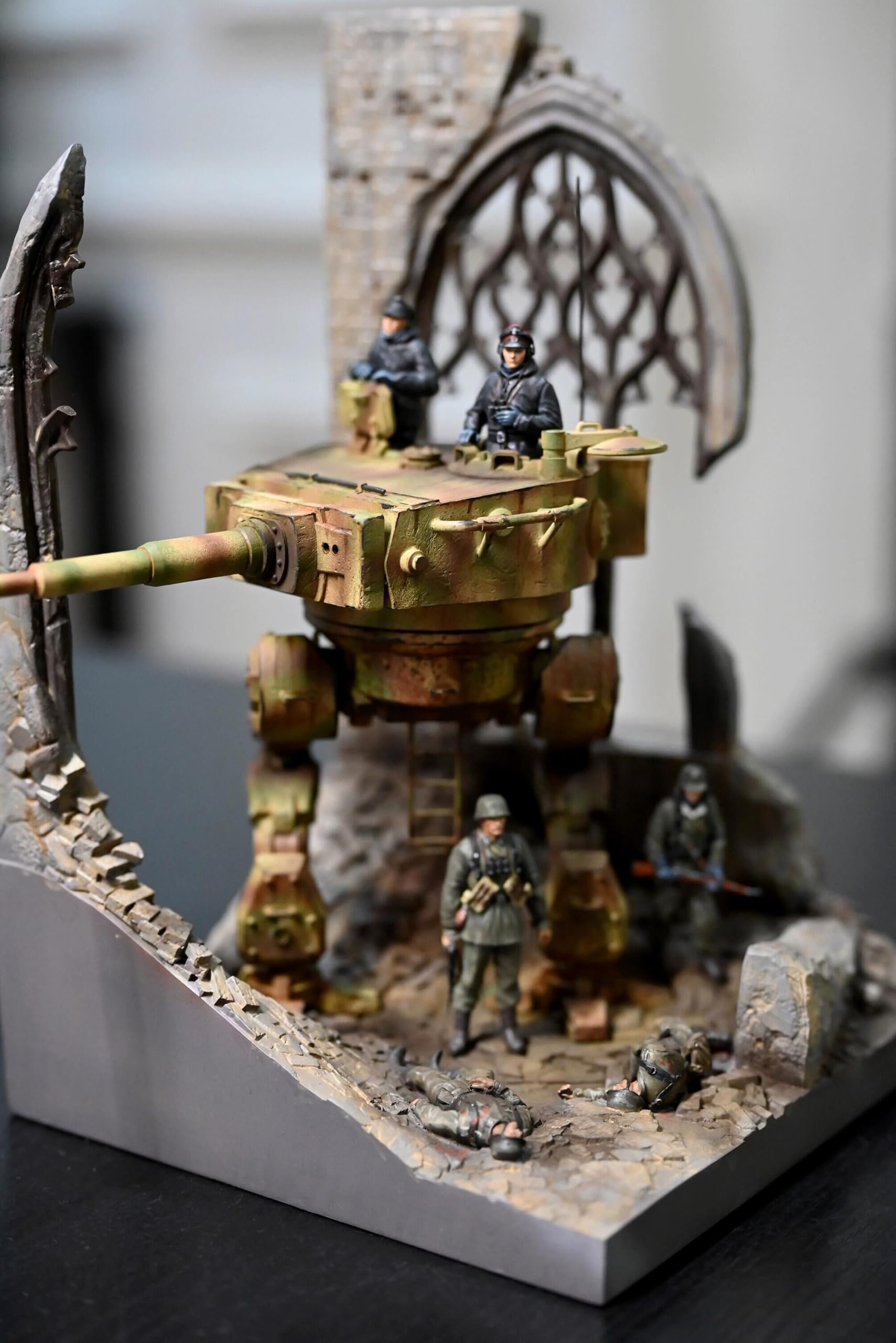 1/35 unbemalt und unmontiert Resin Soldat Modellbausatz WW2 Deutscher Panzersoldat Resin Soldat Modellbausatz (inkl. Panzer + Sockel) //I9E0B9