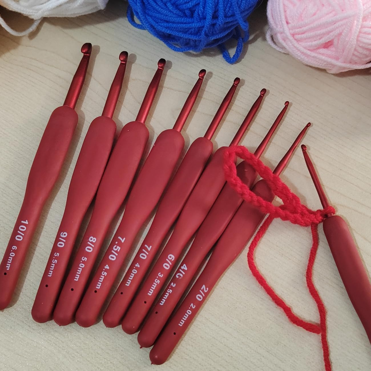 9Pcs Crochet Hooks 2.0-6.0mm Ergonomic Handles Aluminum Head for Crochet Lovers,for Knitting Gloves Sweaters and Hats (Red)