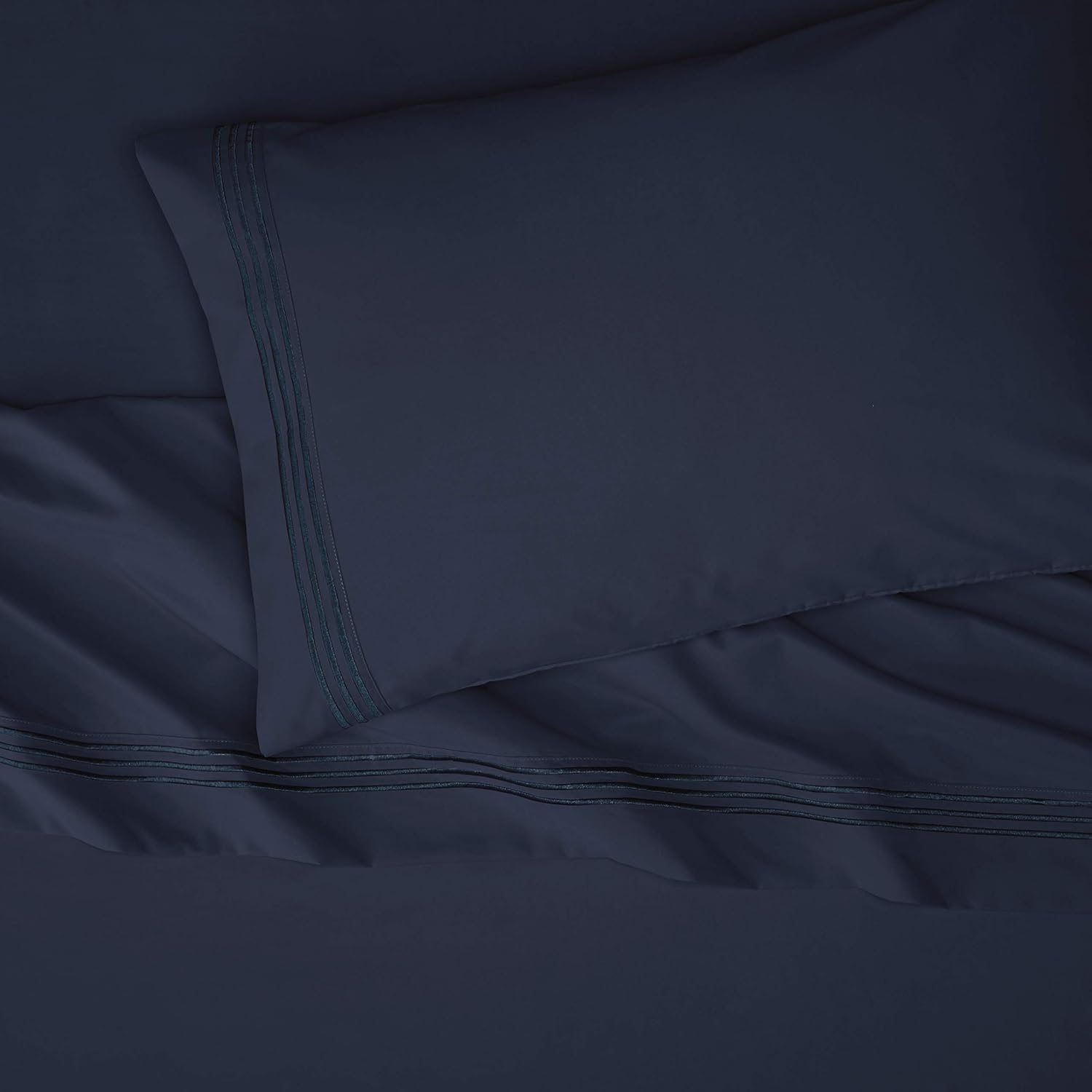 Amazon Basics Easy-Wash Embroidered Hotel Stitch 120 GSM Sheet Set - Twin, Navy Blue
