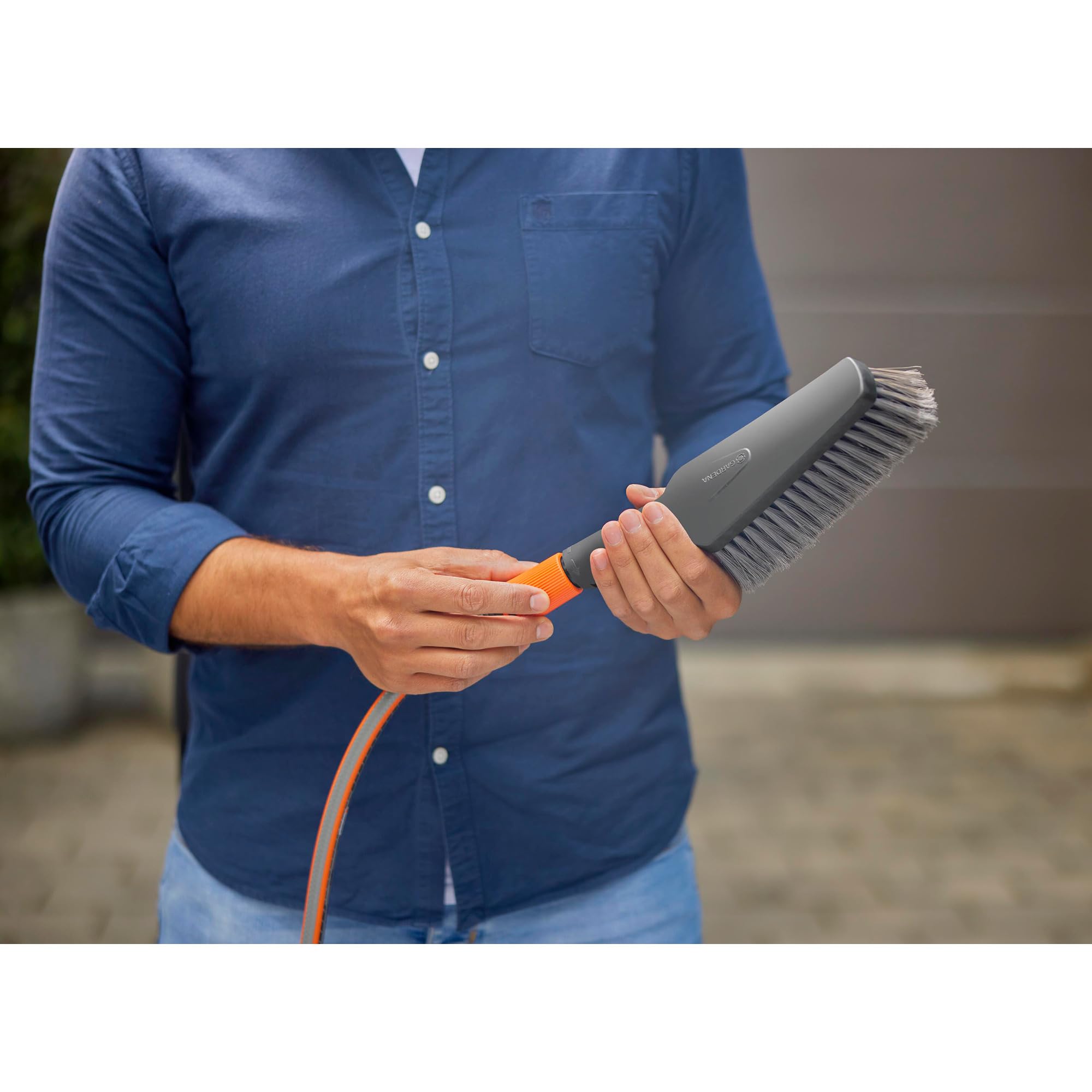 Gardena Cleansystem Juego de Lavado con Cepillo de Mano M Suave: para superficies pequeñas y delicadas, con flujo regulable, incl. barritas de champú para una limpieza eficaz (18863-20)