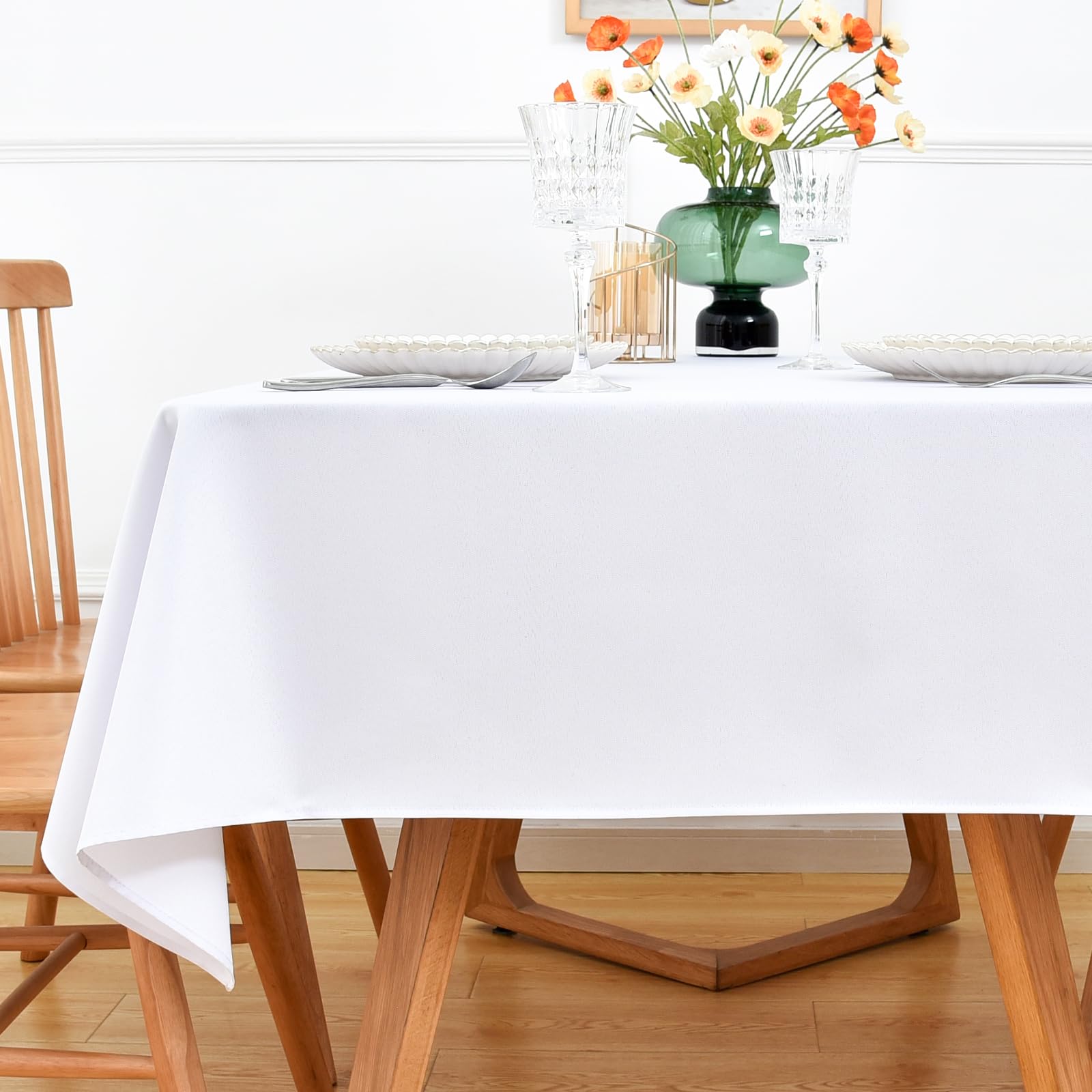NEWISHER White Square Tablecloth - 138x138 cm (54x54 inch) - Heavy Duty Polyester Fabric Tablecloths, Washable Solid Table Cover for Dining, Kitchen, Home Party, Outdoor Indoor Use