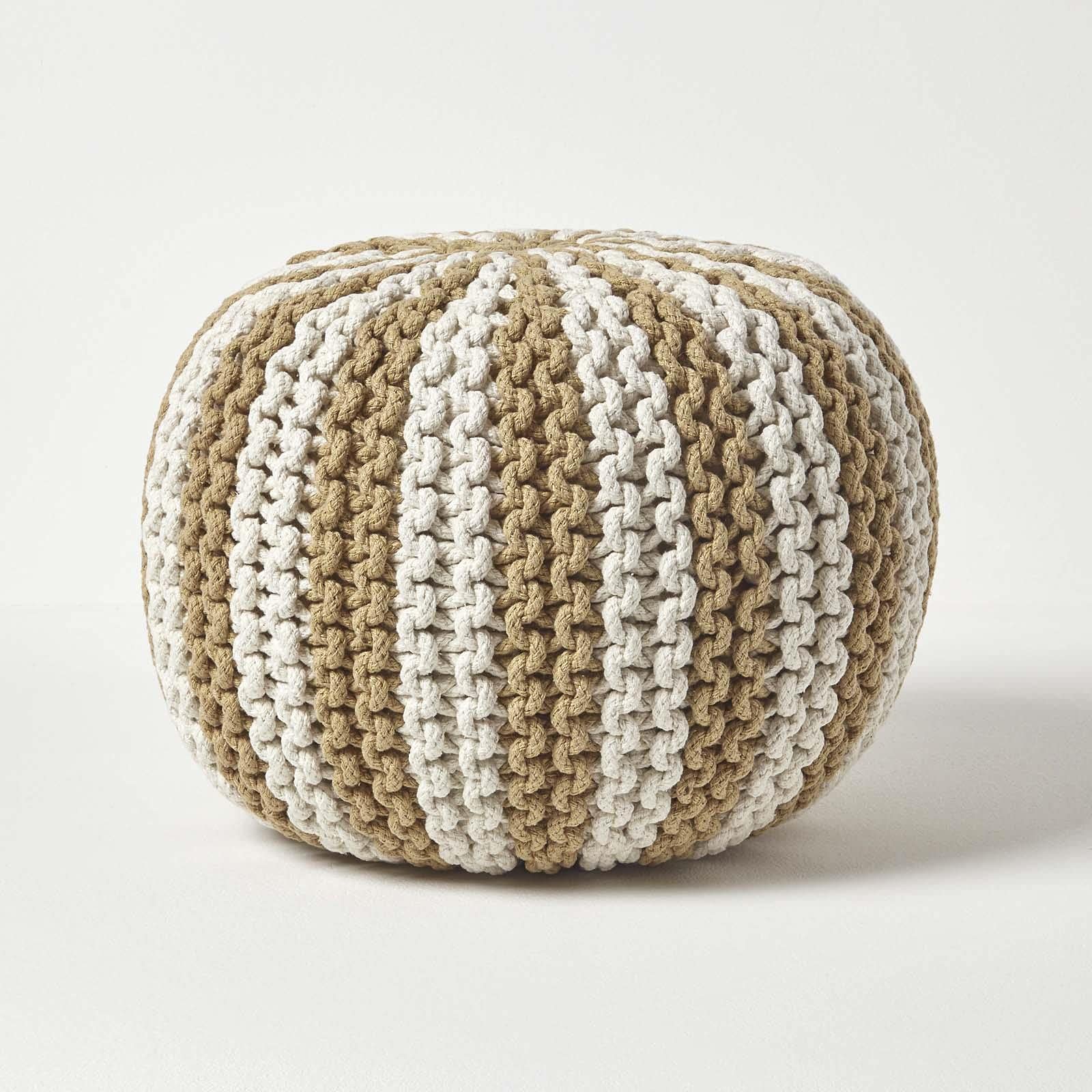 Homescapes Pouf, leinen-weiß gestreifter Strickpouf, rundes Bodenkissen 35 x 40 cm, dekorativer Fußhocker mit grob gestricktem Bezug aus 100% Baumwolle, Strickpuff/Strickhocker