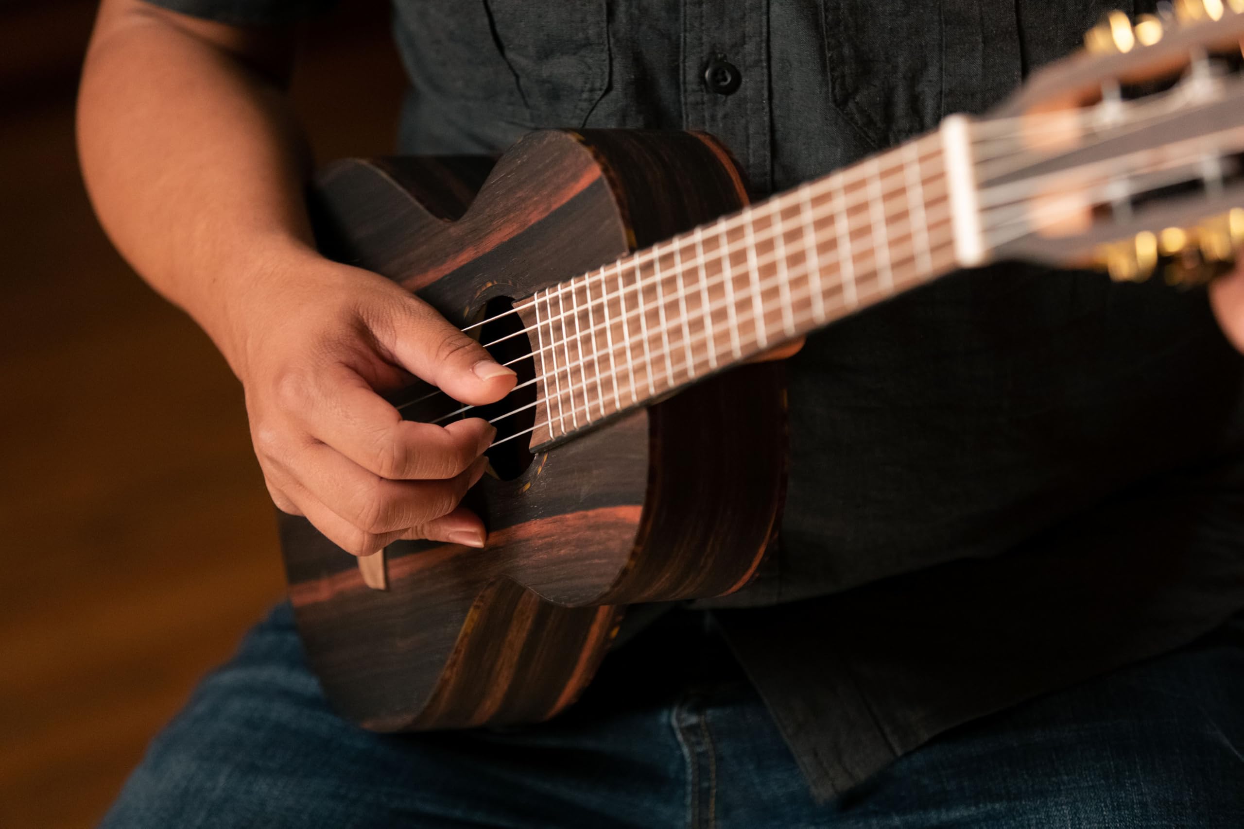 Ortega Guitars Mini Reise Gitarre – Mini Travel Series – Ebenholz, Natur (RGL5EB) | Nylonsaitengitarre, 18 Frets, Ebenholz-Decke & -Korpus offenporiges Satin-Finish