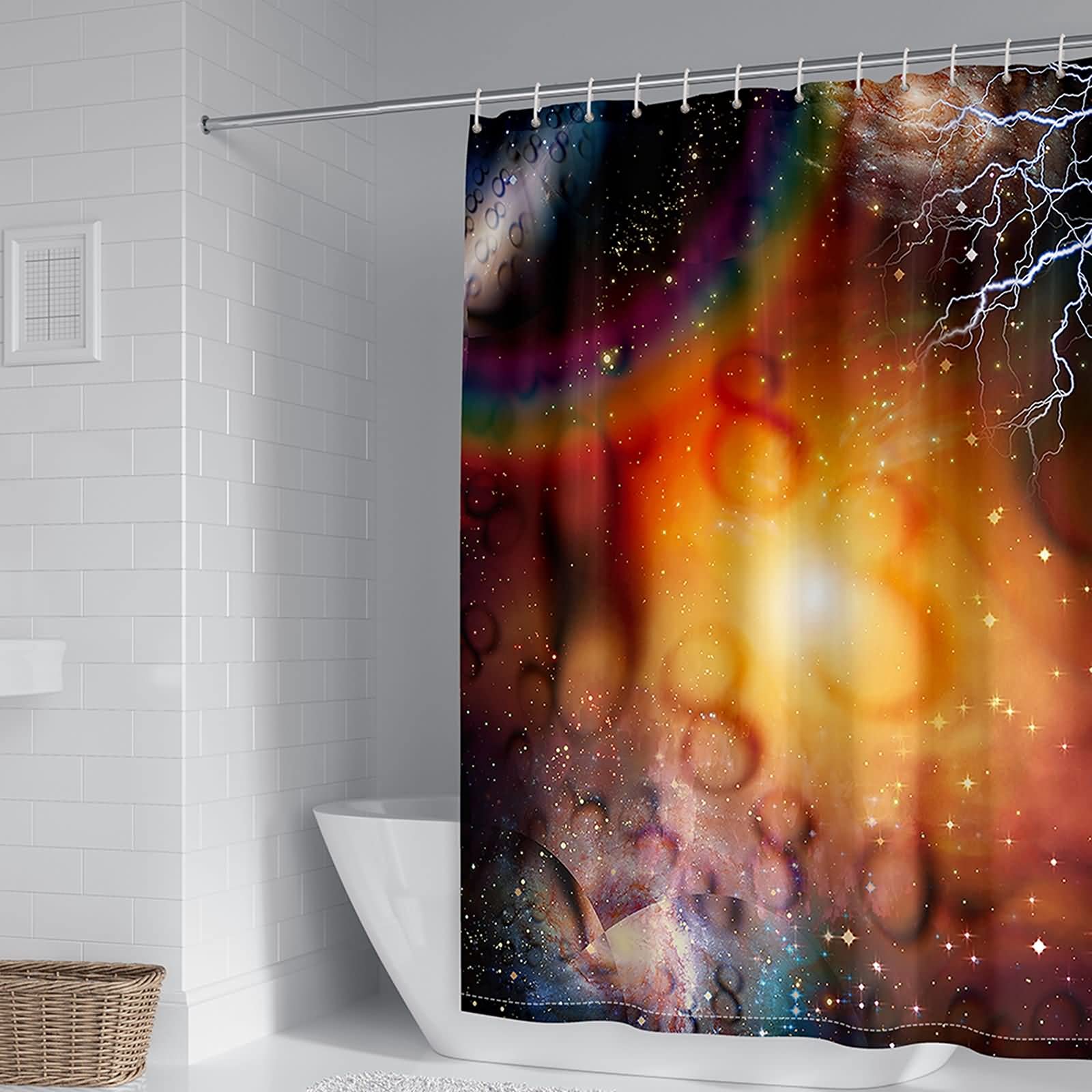 Rideau douche galaxie bleu violet pour créer une ambiance spa cosmique relaxante