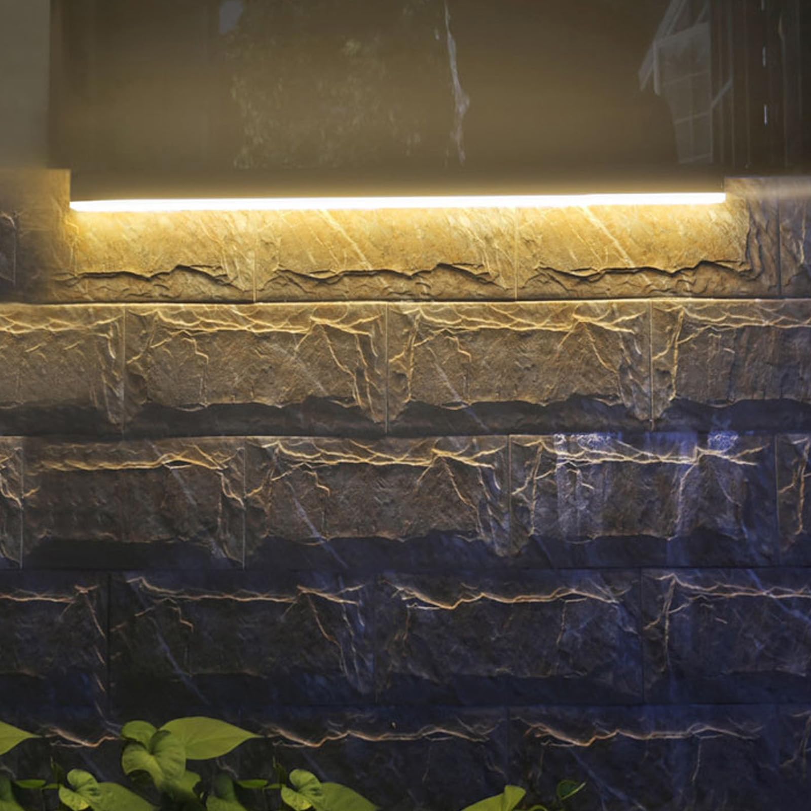 Solarna lampa ścienna LED Zewnętrzna IP65 Wodoodporna Solarna Oprawa Ścienna Nowoczesna Minimalistyczna Długie Oświetlenie Ścienne do Ogrodzenia Taras Ogród Patio Wejście (Ciepłe Światło Czarne