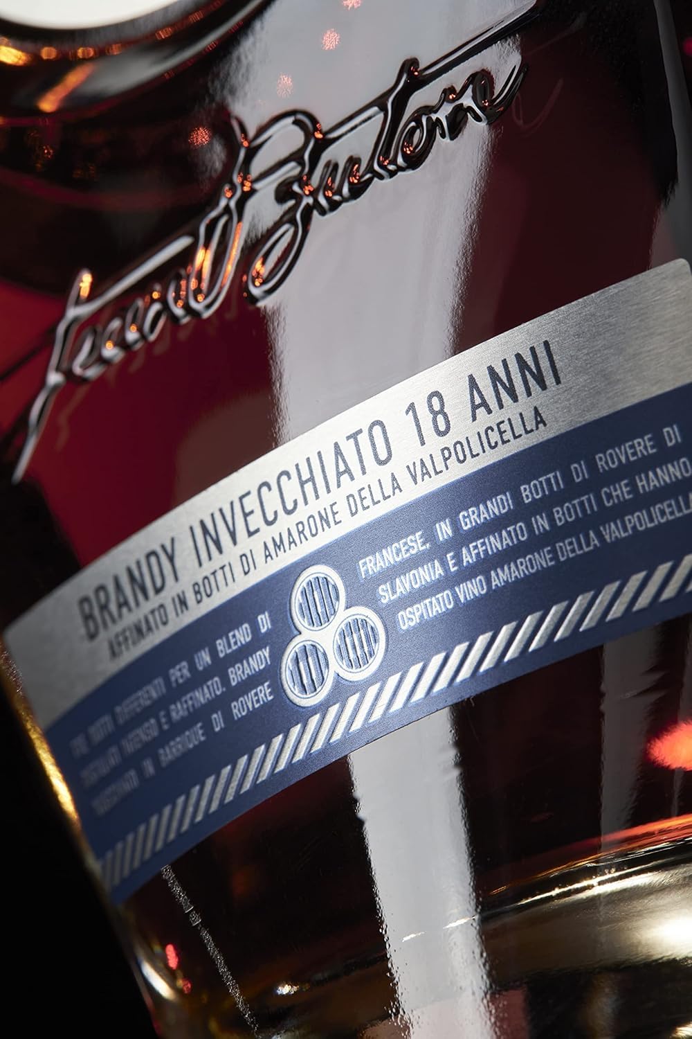 Vecchia Romagna Riserva 18 Jahre 70cl - Blend aus in Weinfässern des Amarone della Valpolicella gereiften Bränden. 43.8% vol.