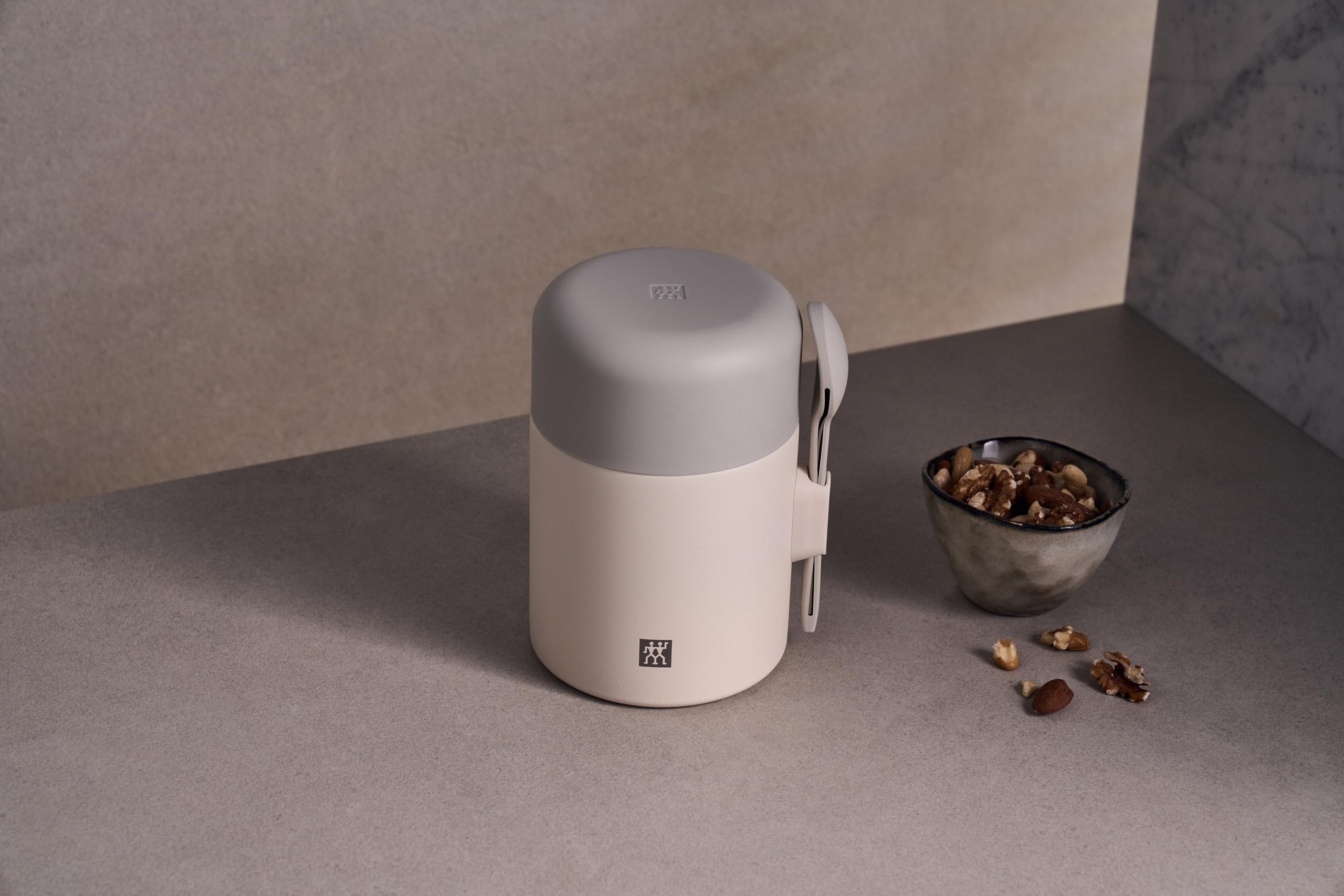 ZWILLING THERMO PLUS Speisebehälter 600 ml, hält bis zu 10 Std. warm/kalt, doppelwandig, Edelstahl Thermobecher mit Löffel, auslaufsicher, leicht, spülmaschinengeeignet, Cream