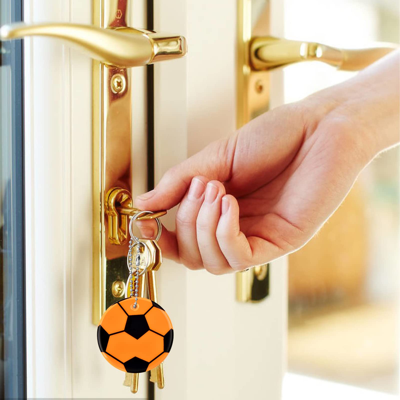 Set 9 Ciondoli Riflettenti Per Bambini - Portachiavi Sicurezza Forma Calcio, Multicolore - Foto 6