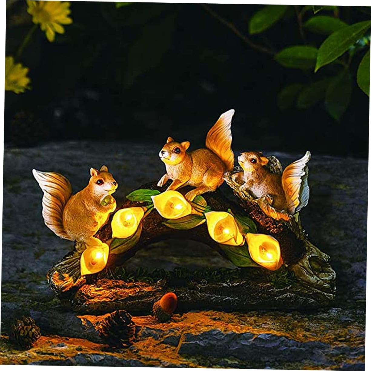 Solar Squirrel Garden Light Outdoor Decorative Landscape Lamp Resin Craft Figurine for Lawn and Yard Adornment Solar-Powered Garden Animal Decor