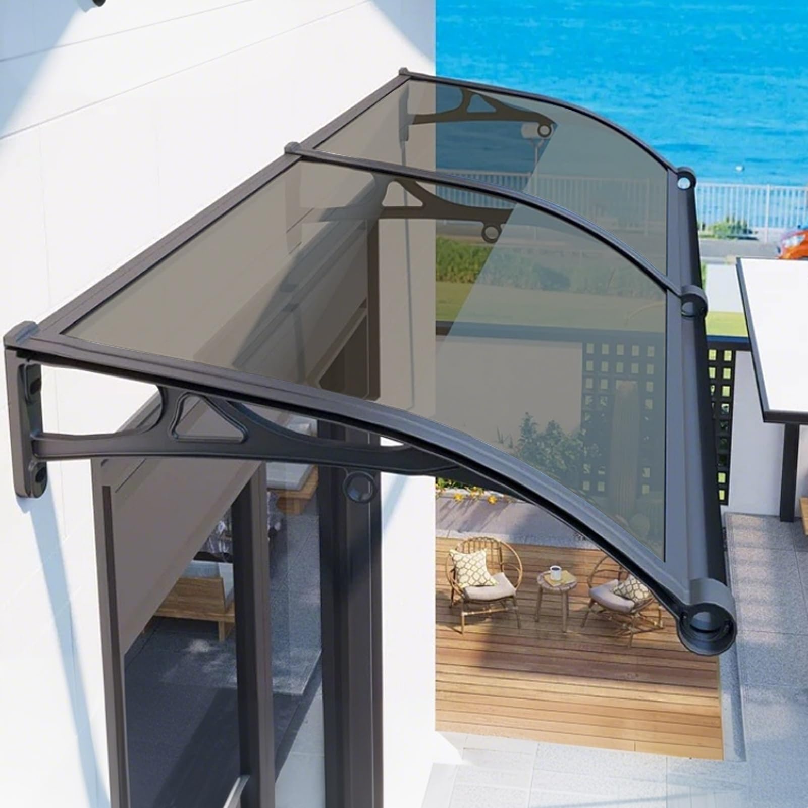 Auvent de terrasse extérieur fini les infiltrations avec l'abri en aluminium marron