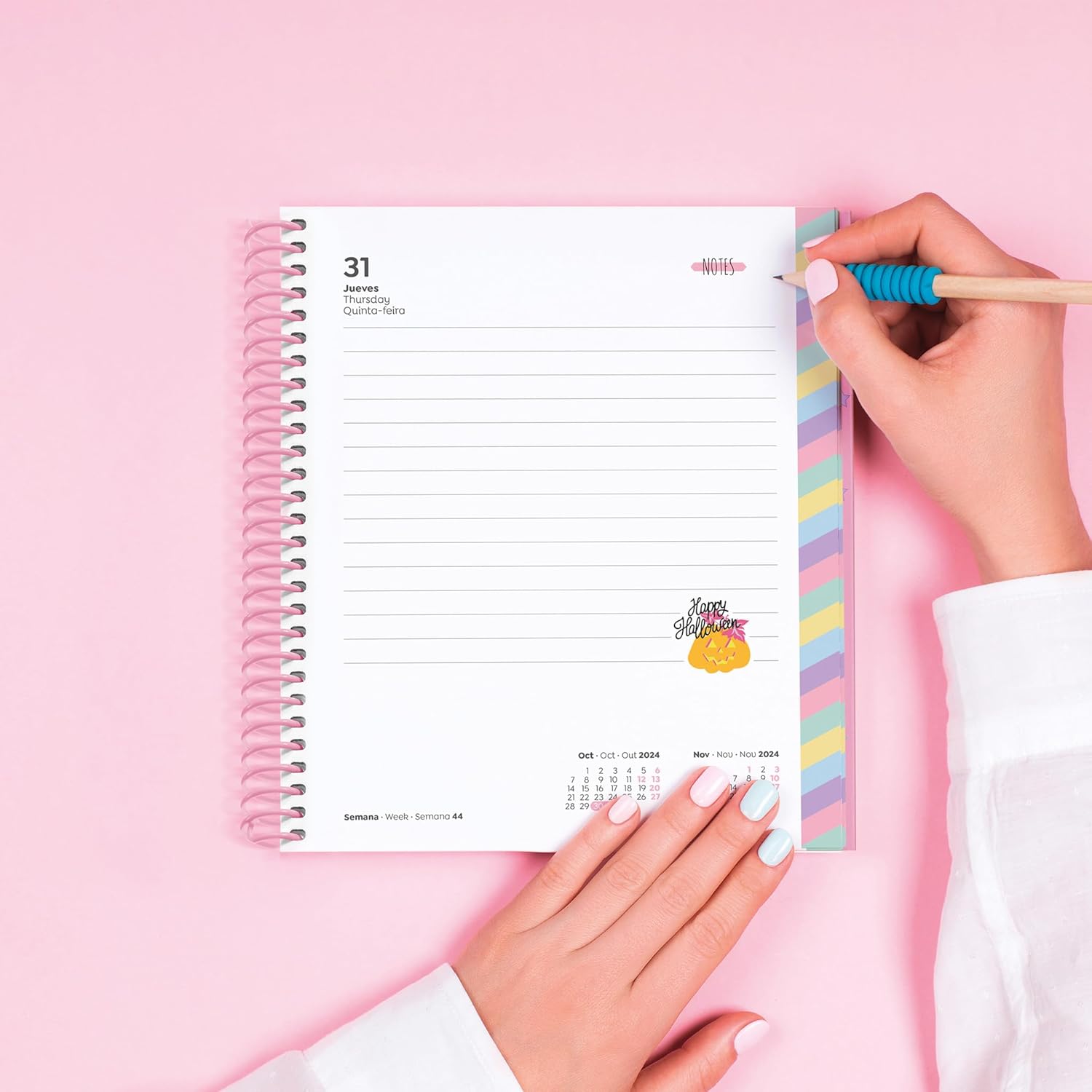 Miquelrius - School Diary 24-25, September 2024 to June 2025, Size 155 x 180 mm, Day Page, Pink Plastic Spiral, Lined Cardboard Cover, Rubber Closure, Spanish-English-Portugese, Back2Fun HI