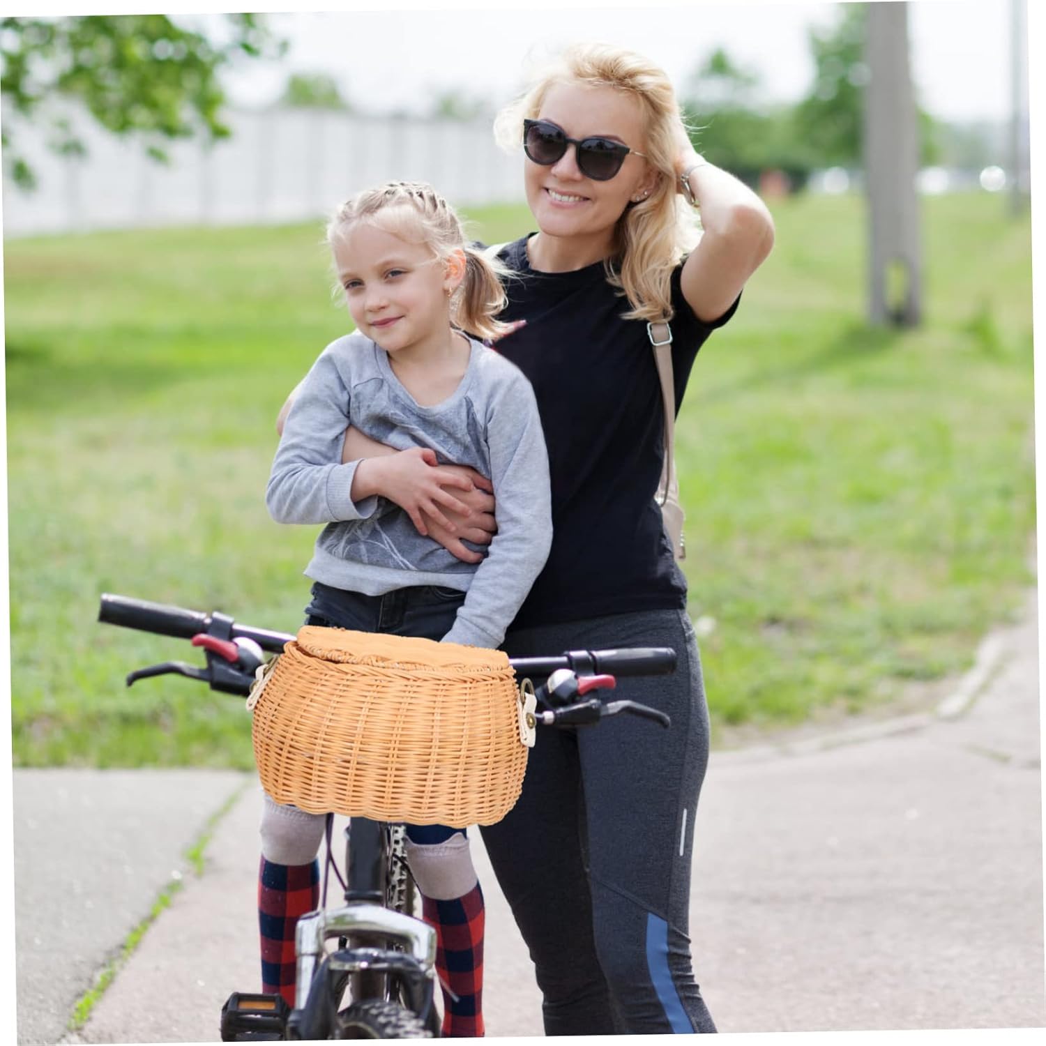 Elegant Rattan Woven Car Basket Compact Lightweight Suitable for Travel Decor