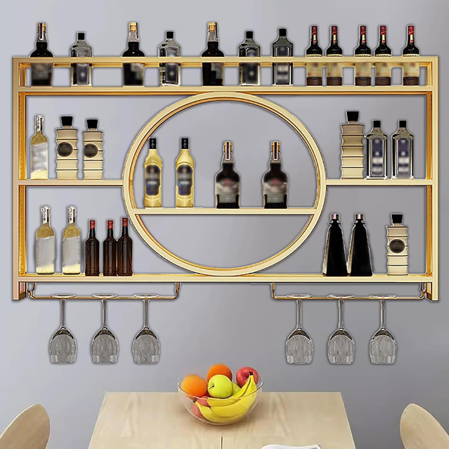 Décoration d'intérieur haut de gamme : meuble bar suspendu doré luxueux