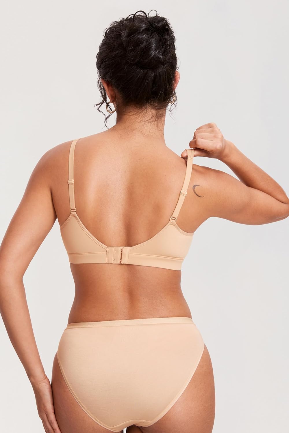 Comfort Meets Convenience: MOMANDA Hands-Free Nursing Bra Review