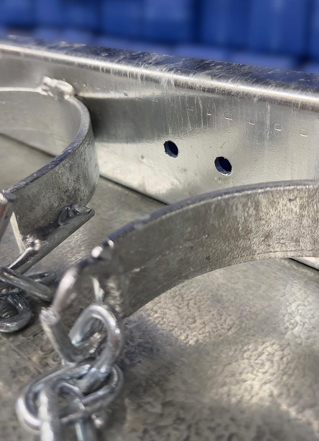 Gasflaschen Halterung/Wandhalterung für 50 Liter-Flaschen | 1x, 2x oder 3x Flaschen | max. Ø 230 mm | mit Kette und Montagelochung, verzinkt (2 x 50L-Flasche)