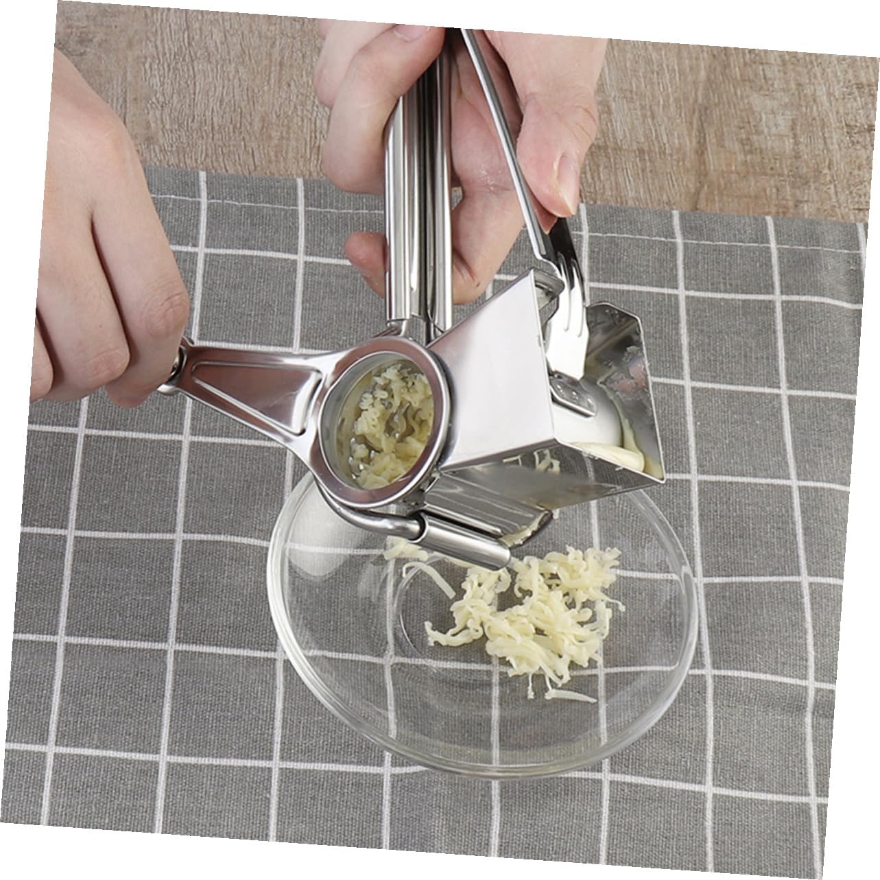 VALICLUD Edelstahl Handkurbel Käsereibe mit Rostfreiem Material Kompakte Kleine Parmesanreibe Vielseitig für Käse Knoblauch und Schokolade für Küche Dessert Kuchenläden