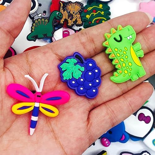 Vista 6 de 50 dijes Kawaii de cocodrilo de dibujos animados, divertidos al azar para decoración de anime, dijes de zapatos para niños, Cloruro de polivinilo