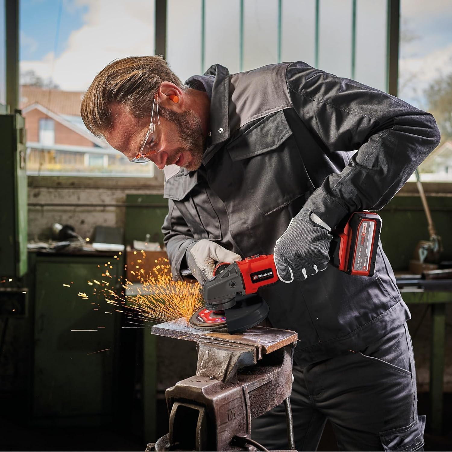 Einhell Professional Amoladora angular con batería AXXIO 18/150 Power X-Change (18 V, 700 W, 150 mm diámetro de disco, 40 mm profundidad de corte, Brushless, arranquue suave, incl. disco, sin batería) | PXC | 18V | 700W | Ø 150mm | Profundidad de corte 40
