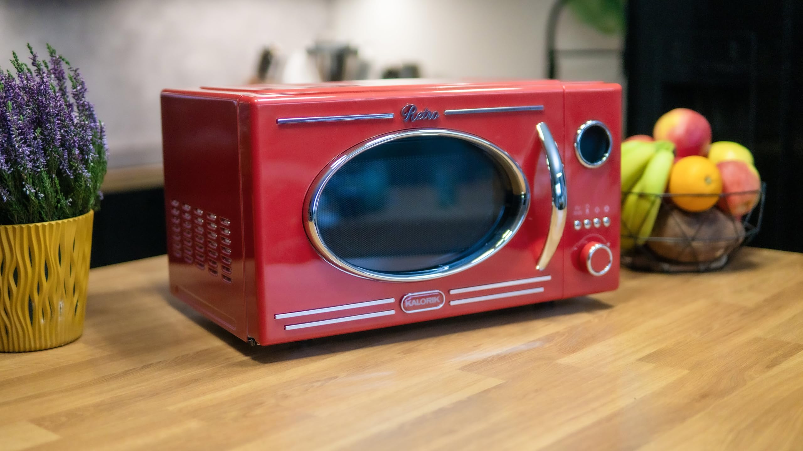 Kalorik Retro Mikrowelle, Rot, Vintage-Design, mit Grillfunktion, Digitale Steuerung, MW2600DGR 1150W, 12 automatischen Kochprogrammen, Digitales LED-Display, Timer, Ø25,5cm, 49,1×38,4×28,5cm