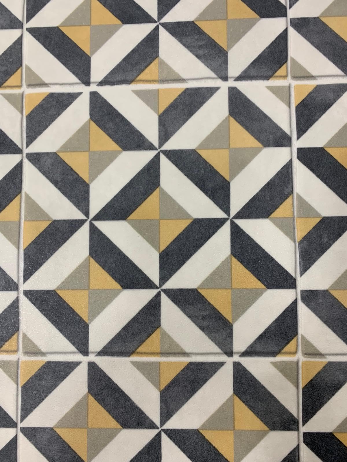 TADI & IMPERIO Alfombra Vinilo Hidráulica, de Rombos Color Gris Claro,Gris Oscuro, Amarillo y Blanco Roto, para Pasillo, salón, Cocina, dormitorios o moqueta de Vinilo hidráulica.
