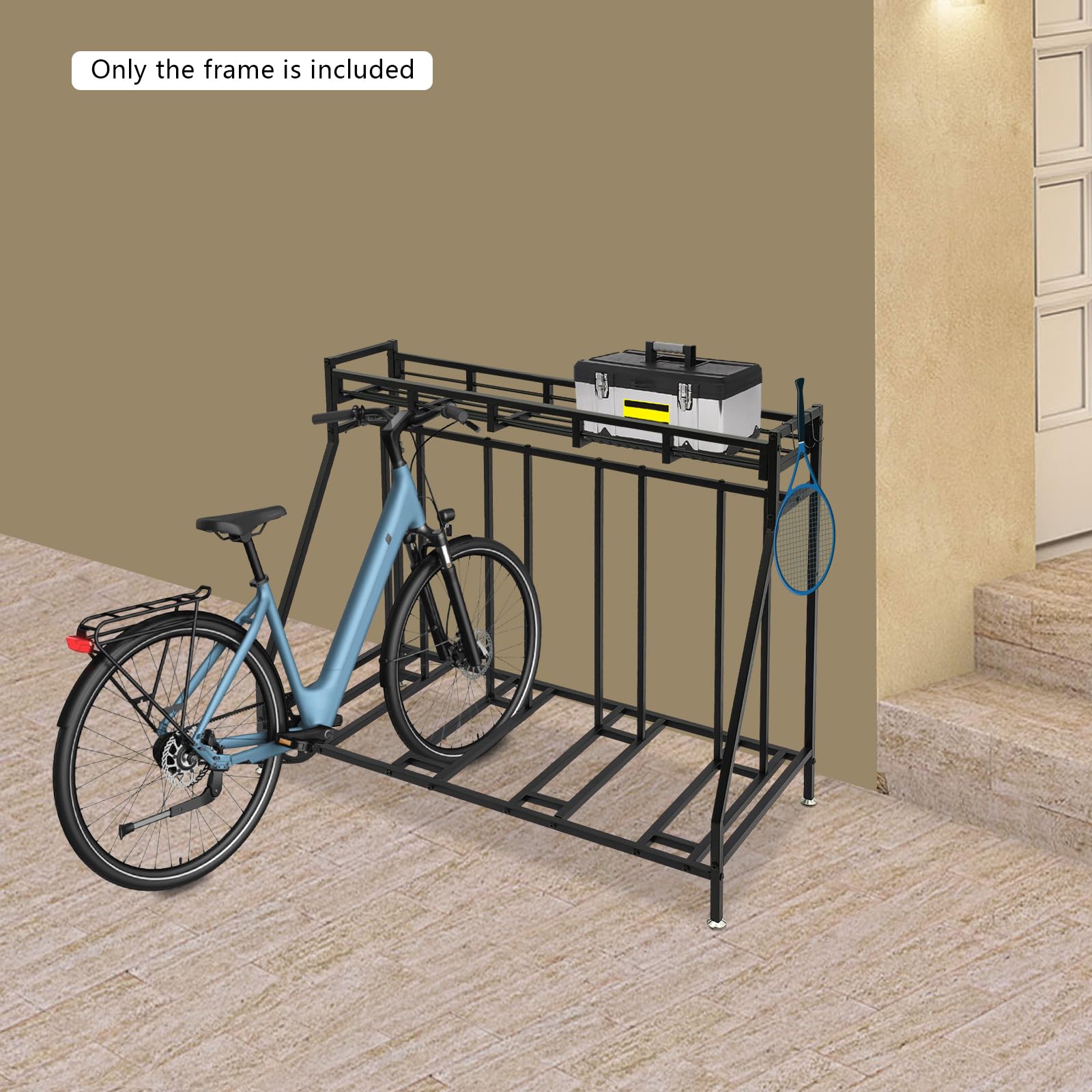 Soporte para 4 bicicletas con cesta y gancho, soporte de suelo de metal, ahorro de espacio, almacenamiento de bicicletas para garaje y sótano, color negro