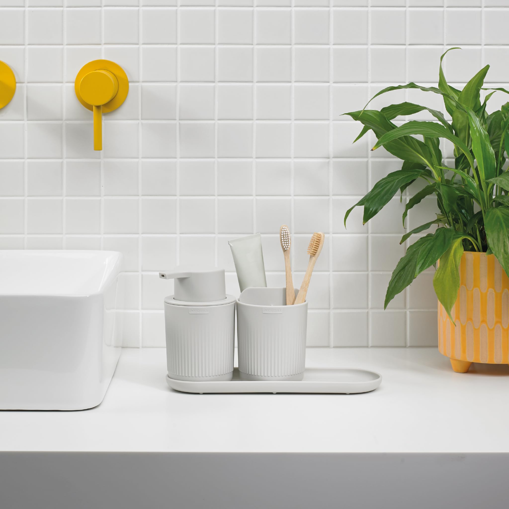 ReBorn Juego de baño reciclado, soporte para cepillo de dientes, dispensador de jabón y bandeja de baño en un paquete, fácil de limpiar con piezas extraíbles, fabricado en Gran Bretaña con materiales