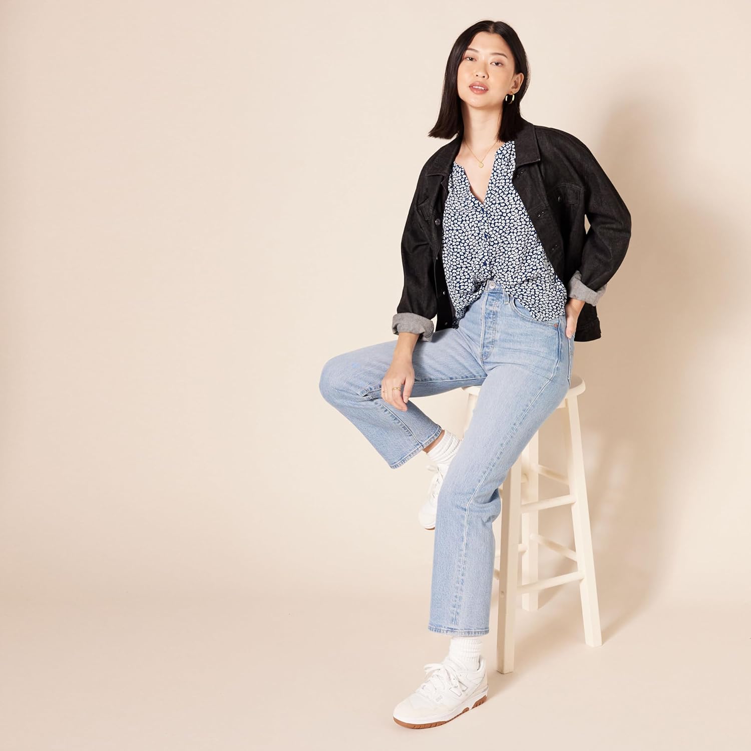 Amazon Essentials Women's Relaxed-Fit Short-Sleeve Woven Blouse - Image 5