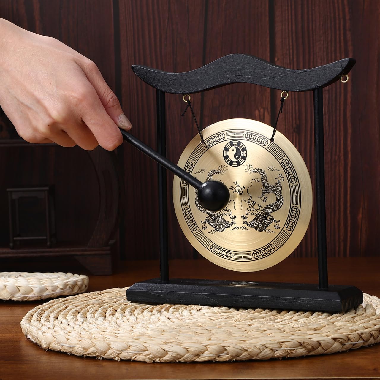 Vaguelly Gong con soporte de madera, pequeña mesa decorativa, timbre de gong, diseño de dragón, instrumento de percusión chino, decoración para el hogar, la oficina