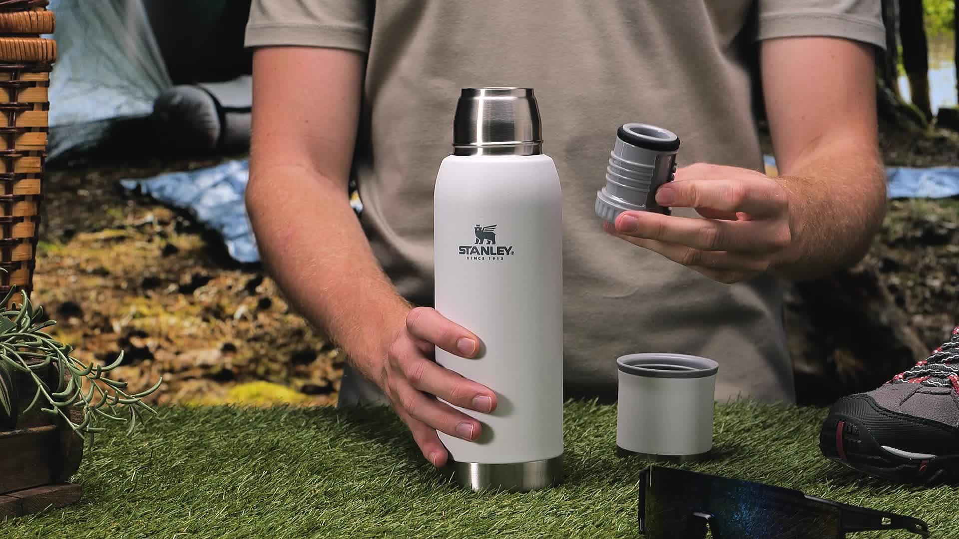 Stanley 1913 Adventure To-Go Borraccia Termica 1.0L - Freddo 27 Ore - Caldo 25 Ore - Antigoccia - Coperchio Isolato - Senza BPA - Thermos Lavabile In Lavastoviglie - Polar