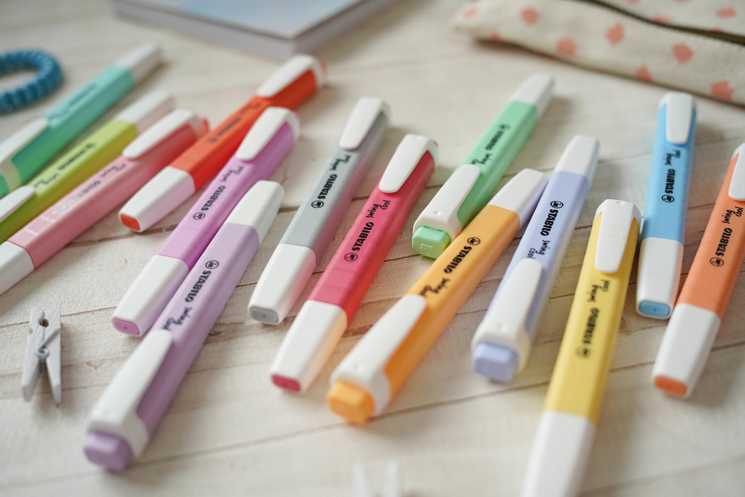 STABILO Zakreślacz swing cool Pastel - 5 x opakowanie 8 sztuk - Cloudy Blue, dotyk turkusu, nutka mięty, różowy rumieniec, odrobina limonki, łagodny koralowy czerwony, mlecznożółty, liliowy mgiełka