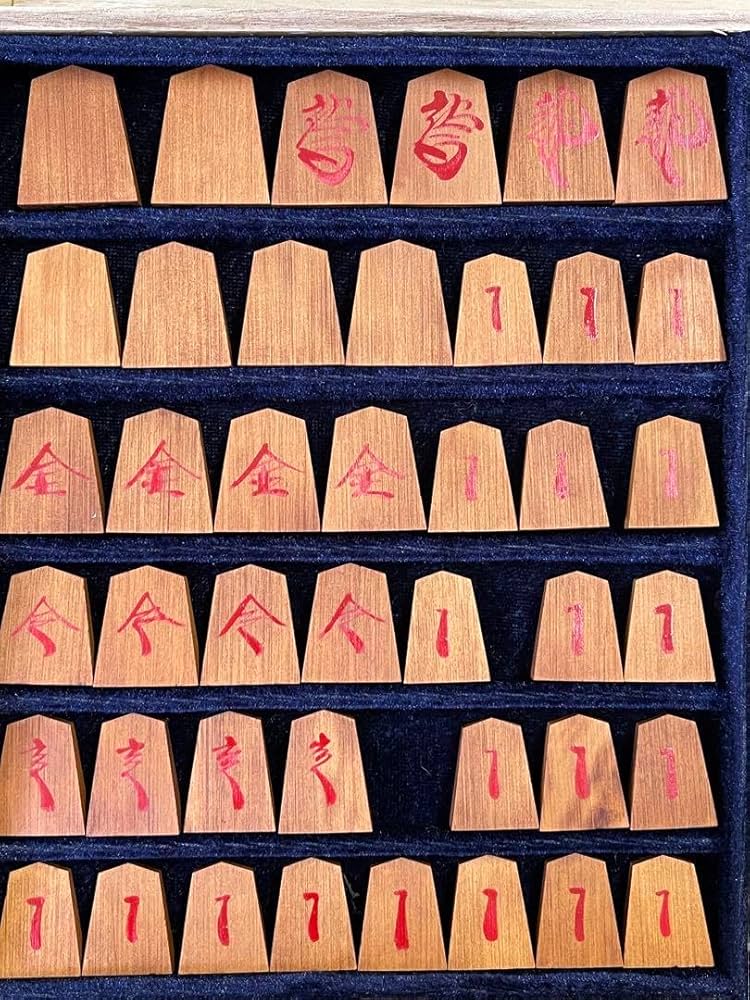 将棋 駒 将棋駒 竹風作淇洲島黄楊上柾目彫将棋駒 新品/桐製平箱付(KS678