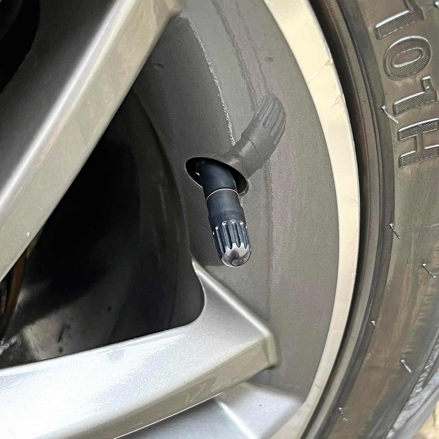 Black TPMS Plastic Tire Valve Stem Caps with Rubber Seal Universal Long Air Valve Stem Caps for TPMS20008 Rubber Valve, Airtight Seal, ­All-Weather, Air Protection, ­Light-Weight (8 Pack)