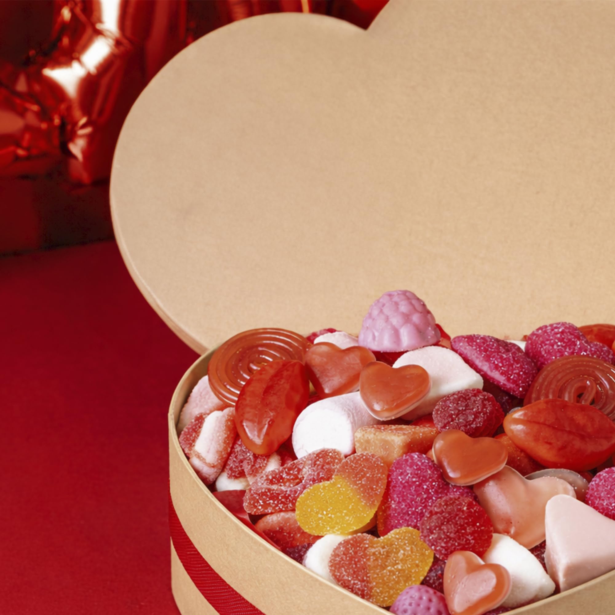 Onza Corazón de Chuches y Gominolas para regalar por San Valentín - Regalo original parejas - Caja de Chucherías surtidas: 1KG - Regalos originales san valentin Mujer, Hombre