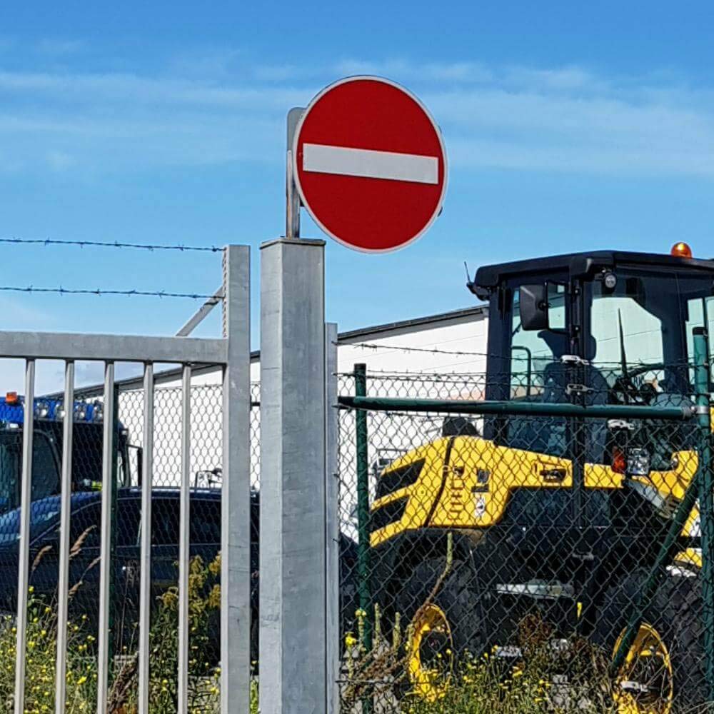 Komplett-Set Einfahrt verboten: Einfahrt verboten, 3 m Einbetonier-Pfosten, RA1, Art.-Nr. 607308