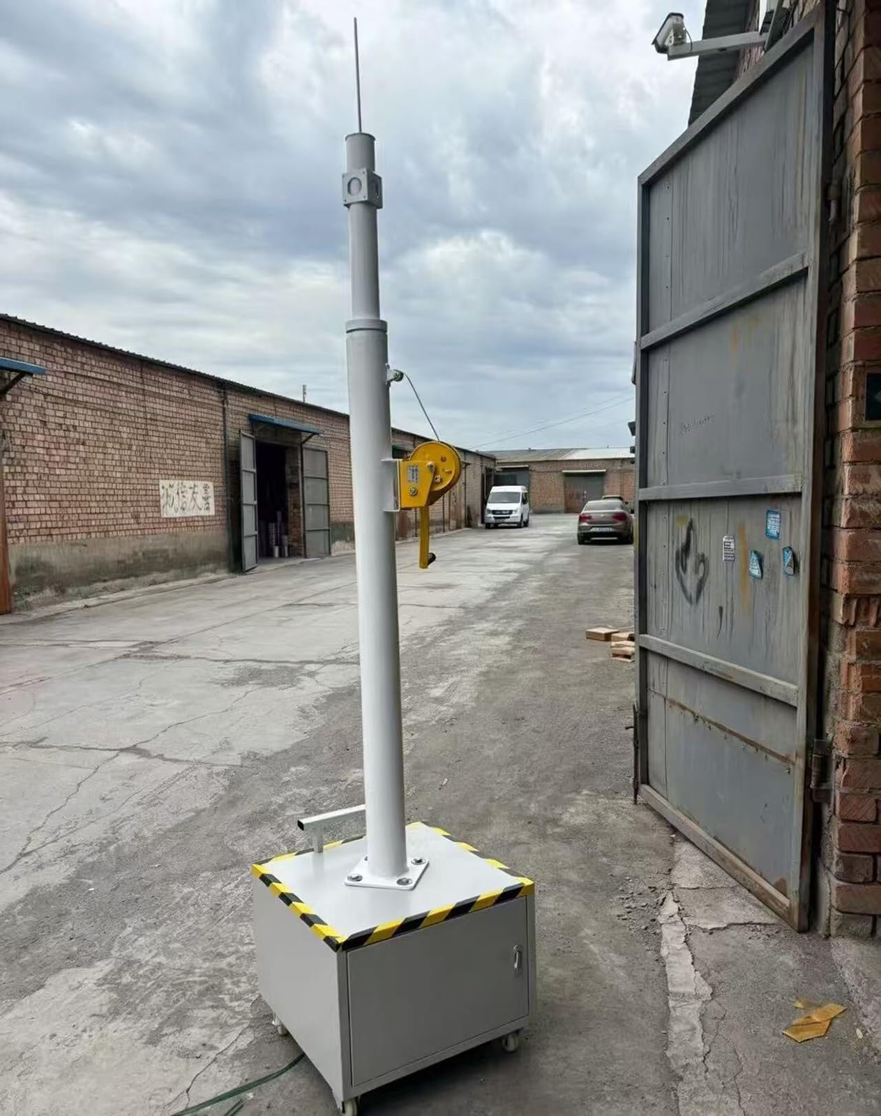 MLYAYE Surveillance Poles Mobile, Modular Driveways Security Camera Pole for Warehouse/Squares/Porch/Factory, Multi-functional Flexible Mounting Bracket Rod(4m(157 1/2inch))