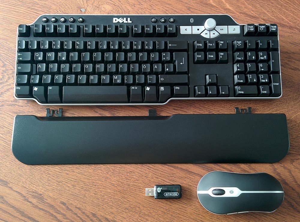 Genuine Dell Y-RAQ-DEL2 DR985 GM952 English US Bluetooth Wireless Mouse Keyboard USB Dongle Receiver Black/Silver 104-Key Kit Set Combo Compatible Keyboard Part Numbers: FJ905, GM952, DH953, XN107, PU214, PU235 Compatible Mouse Part Numbers: UN733, DH421, G480K, DH956, DR985 (Dongle) Compatible Model Numbers: Y-RAQ-DEL2