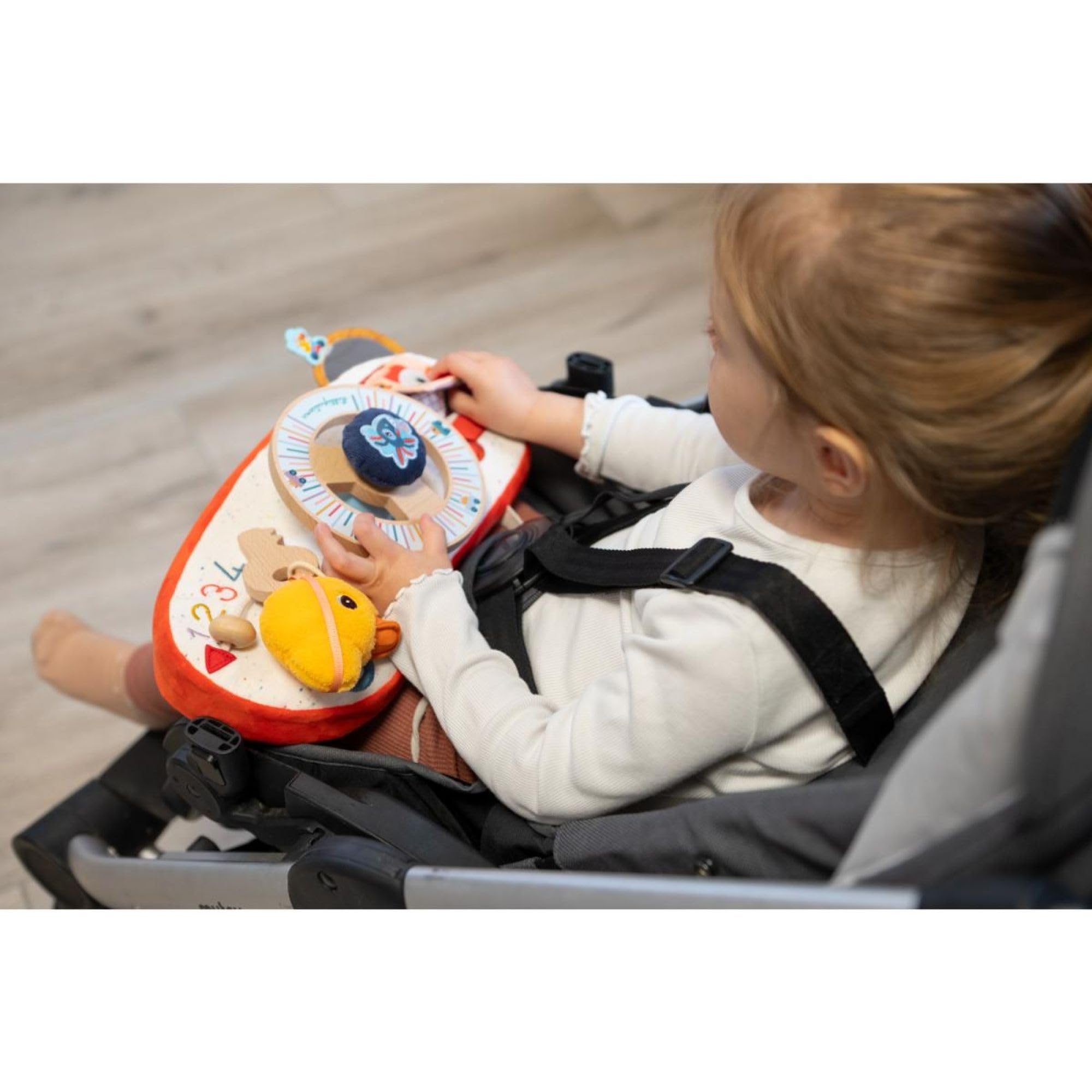 LILLIPUTIENS - Panneau d’activités Bébé - Idéal en Voiture - Jouet interactif avec Volant, clé et rétroviseur - Busy Board - Stimule la motricité et l’Imagination Enfant - Dès 12 Mois - 83526