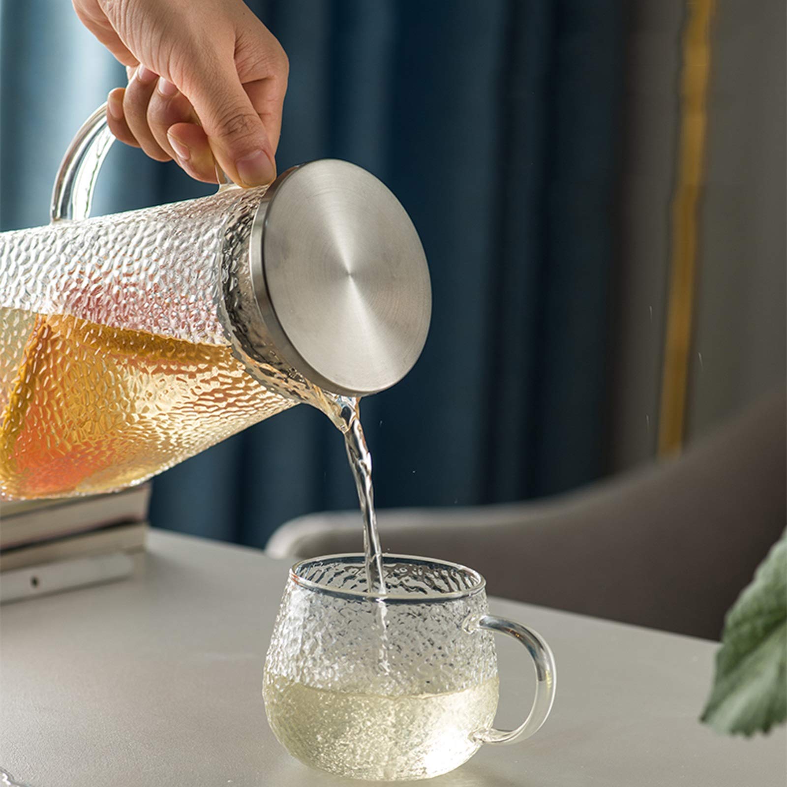 Szklany dzbanek na wodę karafka domowy szklany dzbanek z dziobkiem i pokrywką nieregularny wzór młotka szklany czajniczek do mleka soku (przezroczysty 1,5 l)