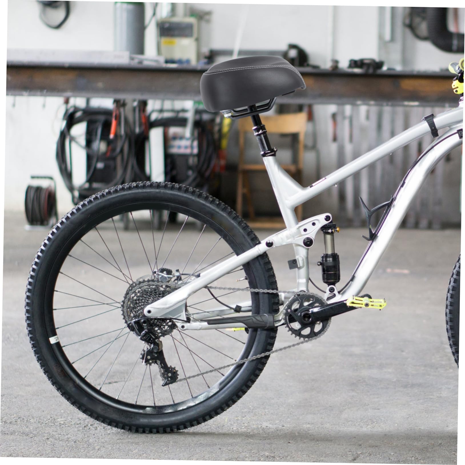 TOYANDONA Sillín de Bicicleta Ergonómico Absorbente Sin Nariz Asiento De Bicicleta Acolchado Ligero Con Absorción De Golpes Negro Cómodo Para Niños Niñas Bicicleta De Montaña Fácil Montaje Sillín