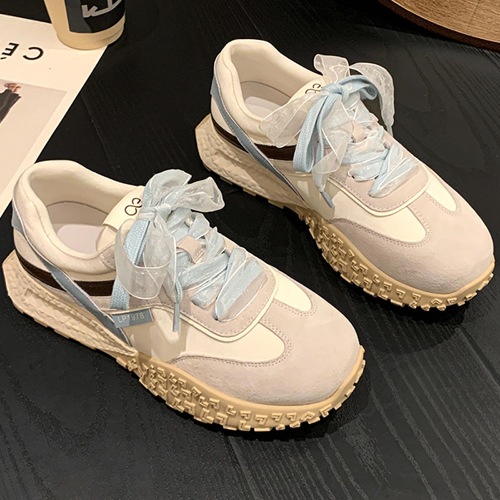 CUTEHEELS Wygodne, wytrzymałe damskie sneakersy ze skóry z okrągłym noskiem i sznurowaniem
