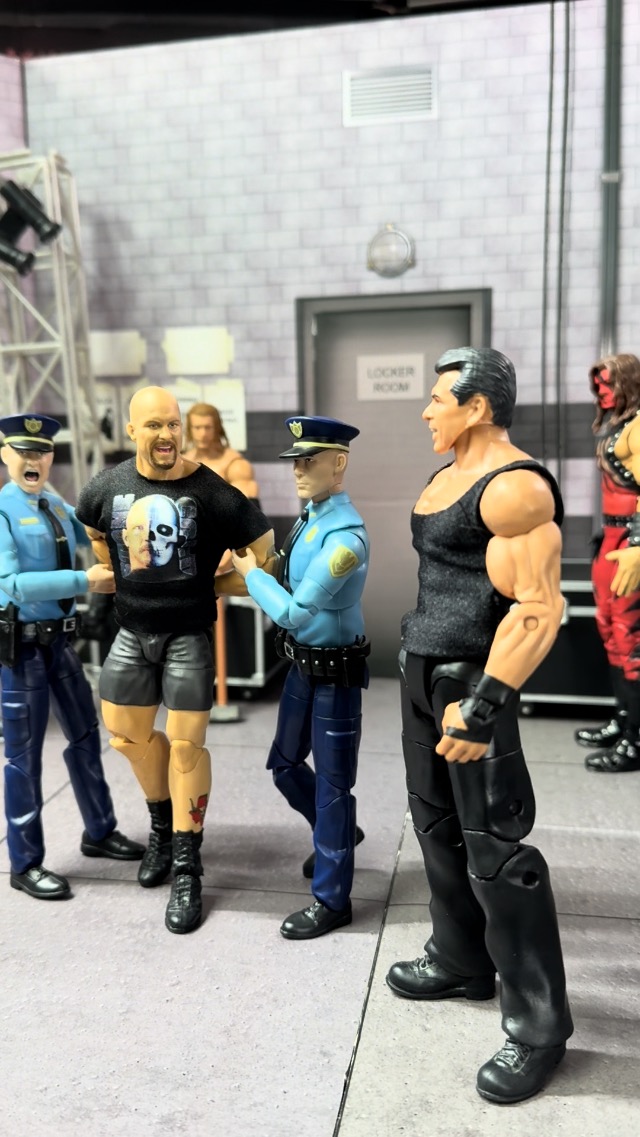 Amazon.com: Ultimate 6.5 Inch SWAT Officer Figure with Deluxe
