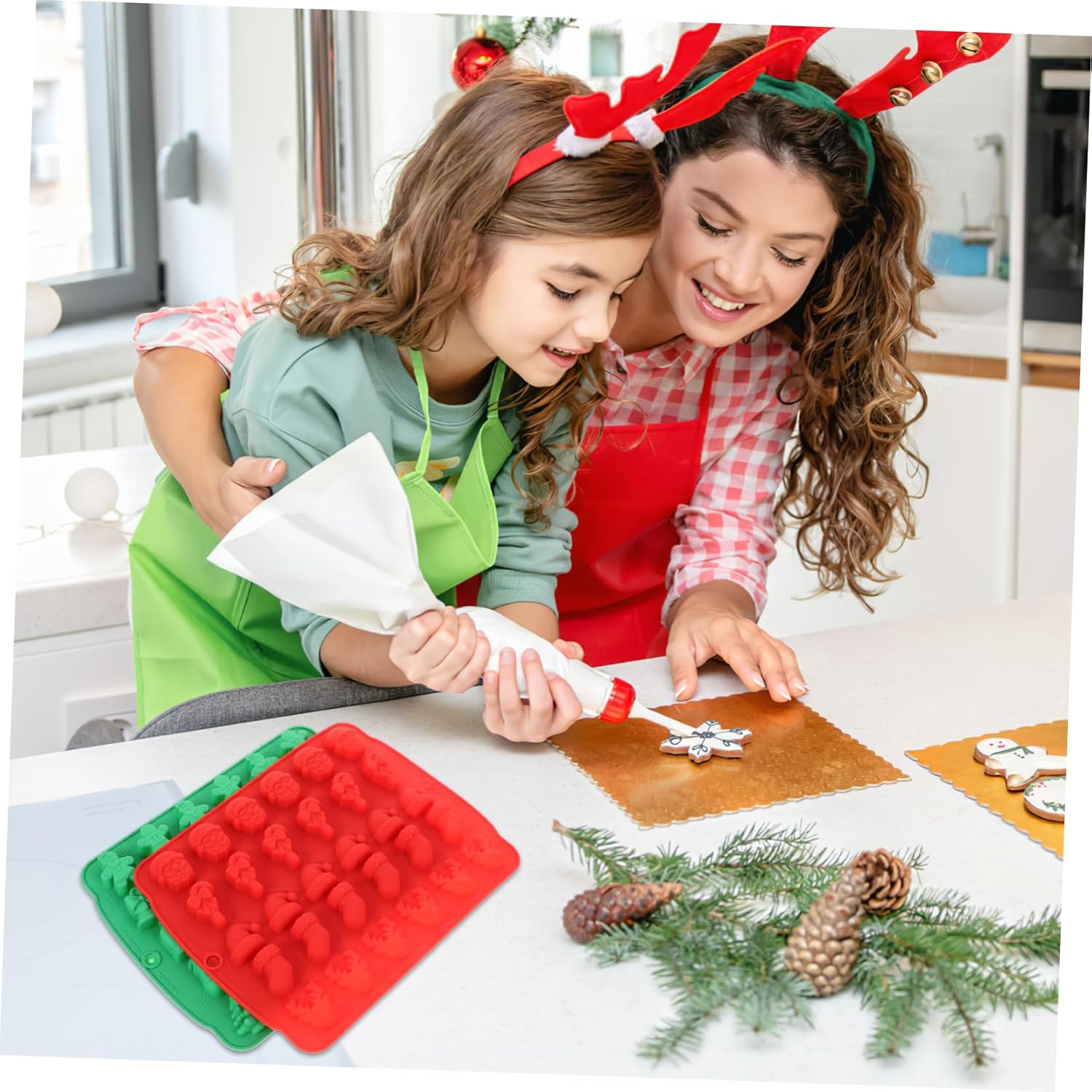 2pcs biscuit peppermint chocolate b2 silicone ice cube tray Christmas chocolate winter Gummy Bears candy Lollipop Ice Tray christmas resin s pine cones (Assorted Color 22.00X17.00X1.00CM)