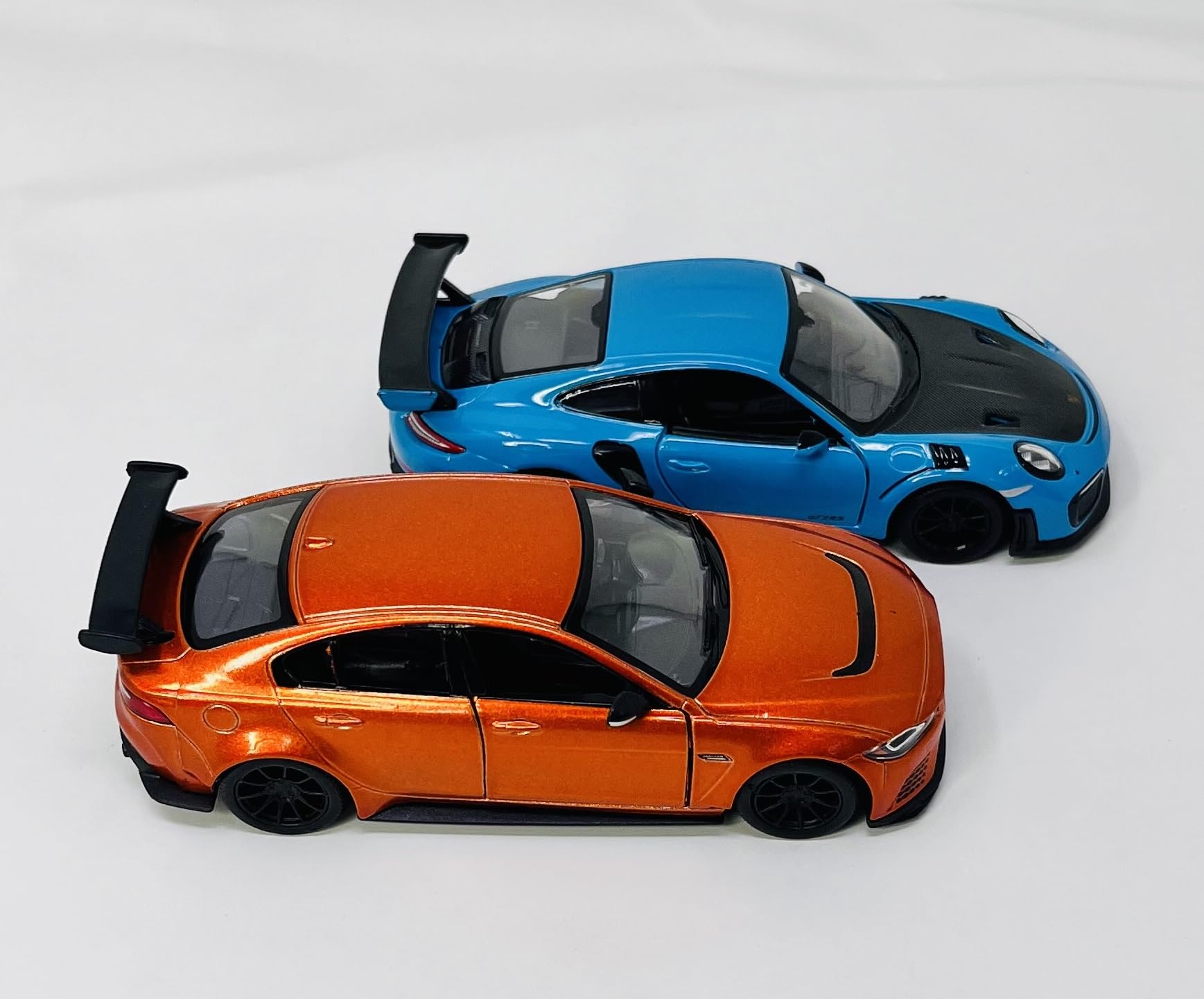 Kinsmart Combo Jaguar XE SV Project 8 KT5416 and Porsche 911 GT2