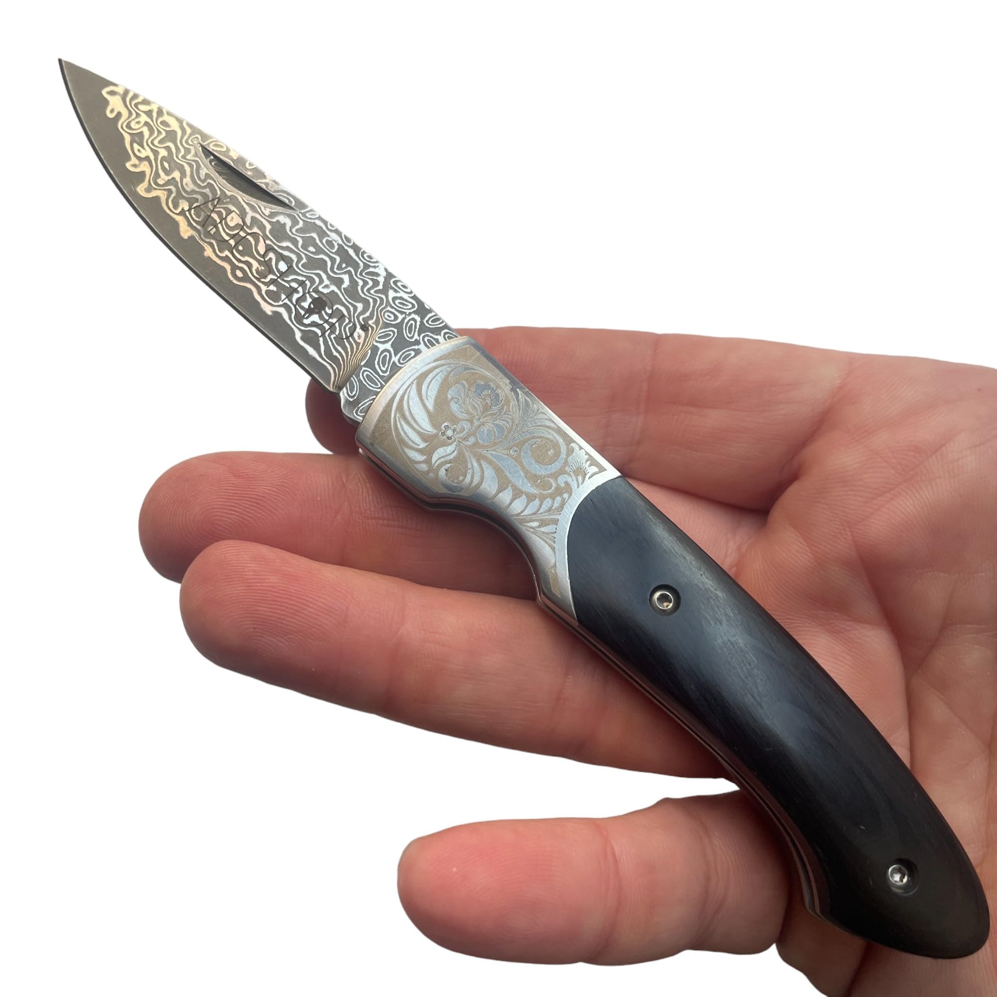 Navaja Damasquinada - 17,40 cm - hoja 7,20 cm damasquinada de acero damasco 67 lamas - mango negro de madera 10,20 cm - peso 91,60 gr - Bushcraft Ideal para Portabilidad y Uso Diario