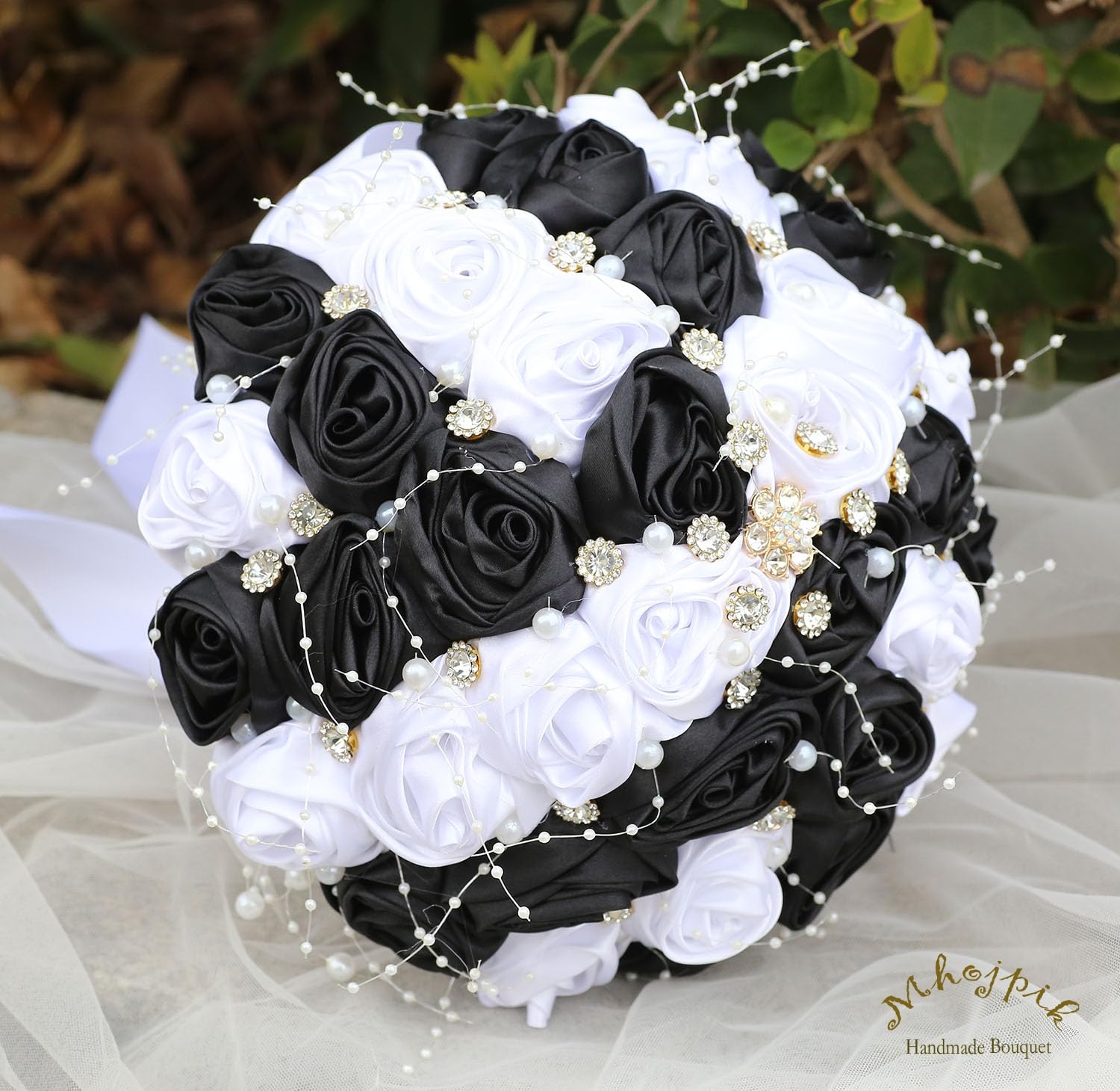 Bouquet da sposa con spilla rotonda e luccicante, bouquet di rose artificiali, per sposa, damigella d'onore, matrimonio, Quinceanera (bianco e nero, 19,1 cm)