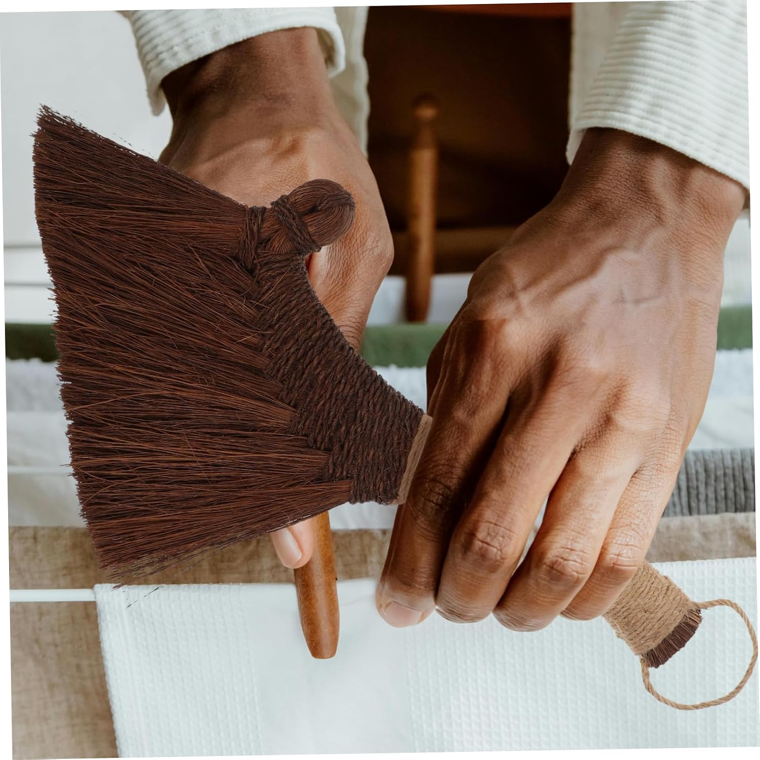 Natural Soft Broom Desktop Sweeping Brush Portable Hand Broom Soft Bristles for Scratch Cleaning Office Kitchen and Furniture