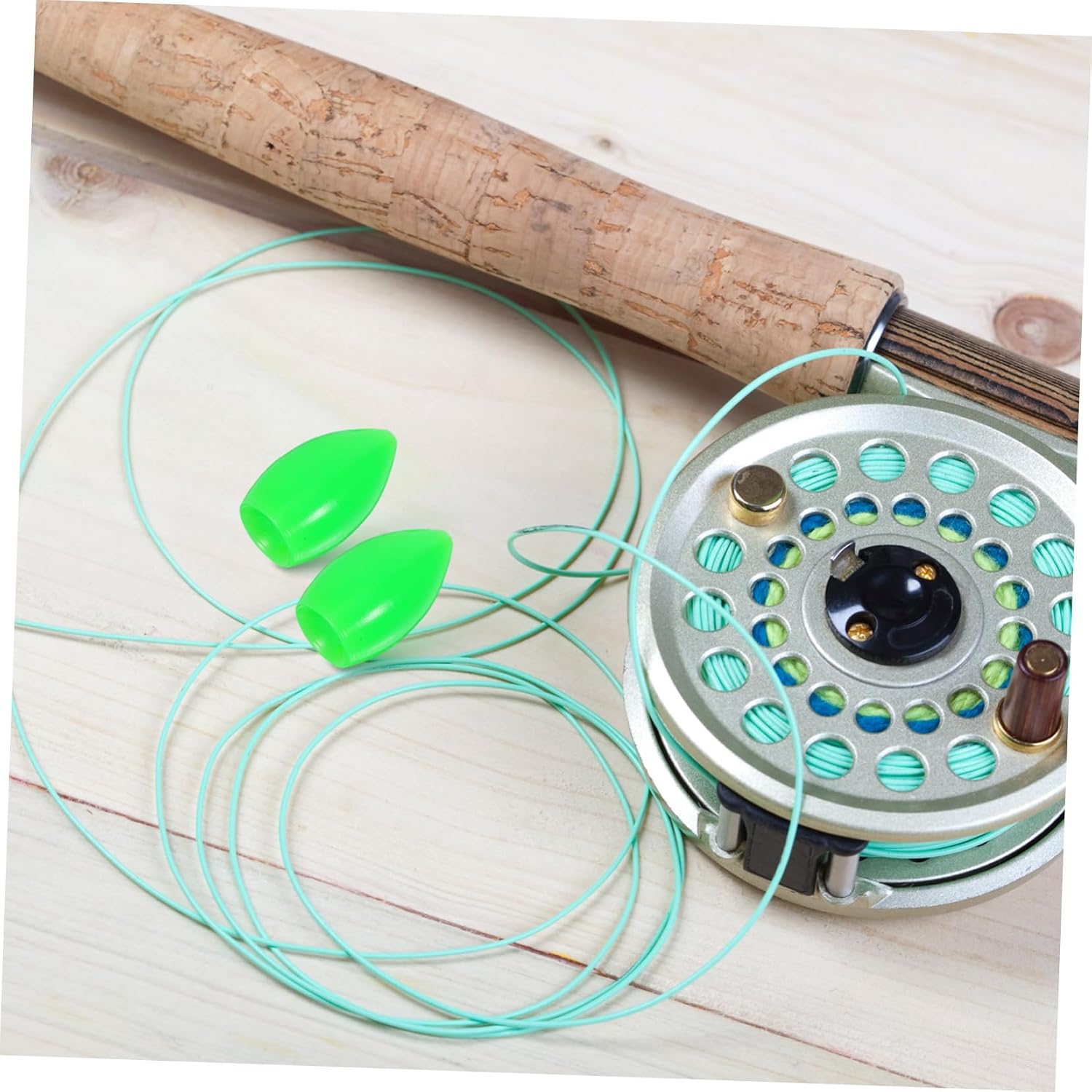 Kisangel 100pcs Luminous Fishing Beads for Saltwater Freshwater Durable Oval Round Bait Eggs for Lure Making Easy to Use Accessories for Night Fishing Enthusiasts