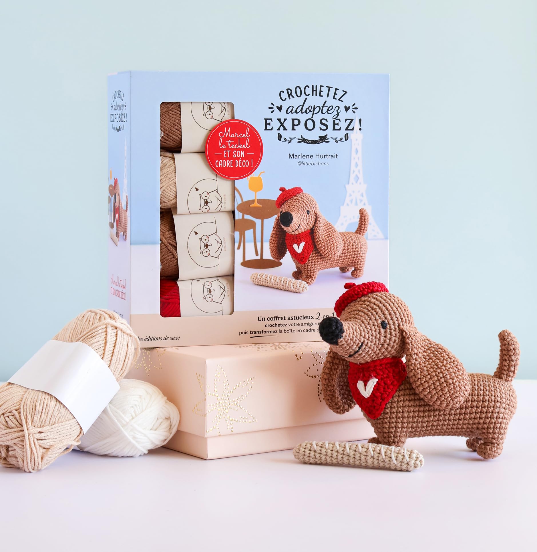 Crochetez, adoptez, exposez !: Marcel le teckel et son cadre déco ! Coffret avec 4 pelotes, 1 crochet, 1 aiguille, de la ouate de rembourrage