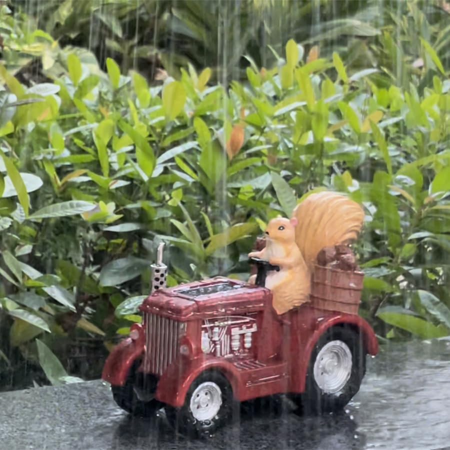 Miniatura 3 de Tractor de ardilla iluminado con energía solar fabricado por poliresina