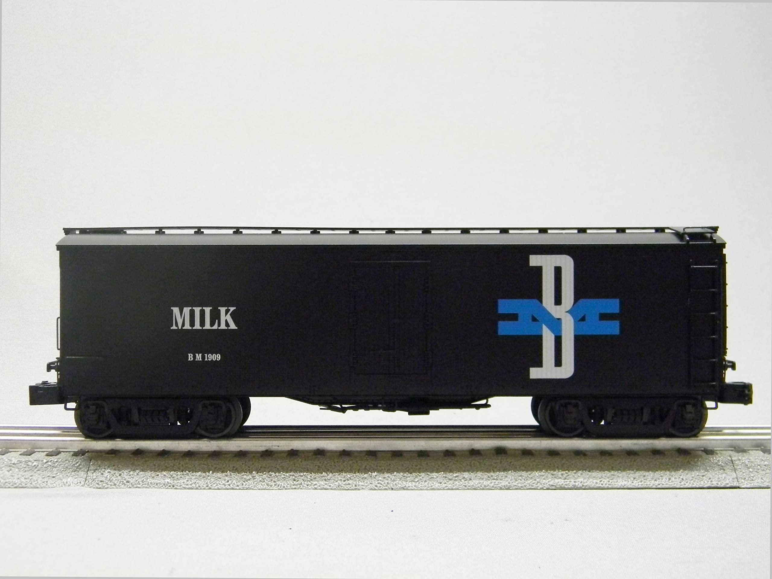 Lot #46 Vintage "O" Gauge Model Train Cars - 4 In All (See Description
